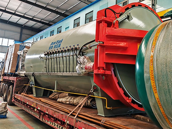 玻璃纖維熱壓罐發貨現場